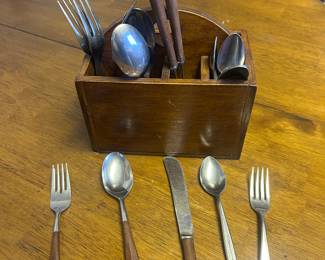 Picnic flatware set
