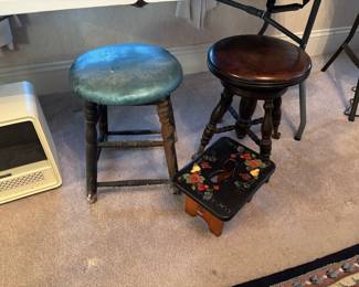 Piano stools