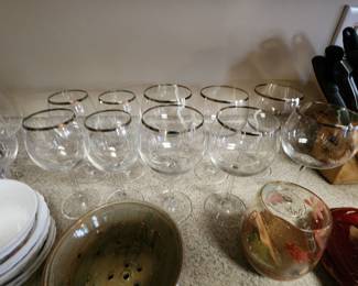 Dorothy Thorpe silver rimmed glasses