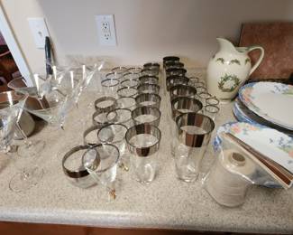 Dorothy Thorpe Silver rimmed glasses