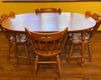 Oval/Round Dining Table with 4 Chairs (one removable leaf)