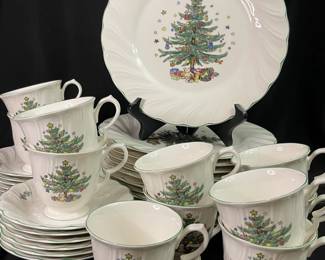 Vintage Niko "Happy Holidays" Christmas China