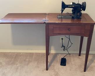 Vintage Singer Sewing Machine with Stand/Table (machine does work)