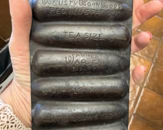 Wagner Ware Tea Size Corm Bread Cast Iron