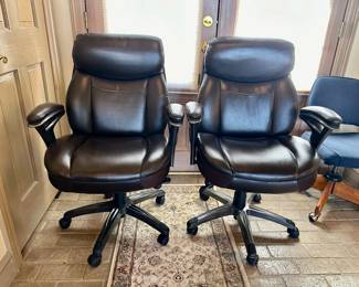 we have two of these Serta desk chairs