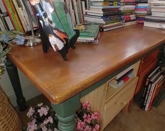 Kitchen table & 6 chairs