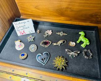 Vintage antique brooches 