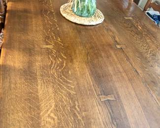 Beautiful oak detail on this classic table