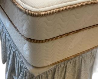 Saatva queen mattress boxspring and base Latex Mattress