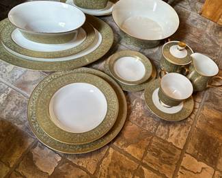 #63 - $150 - Sango ChinaVersailles set service for 12