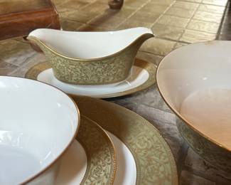 #63 - $150 - Sango ChinaVersailles set service for 12