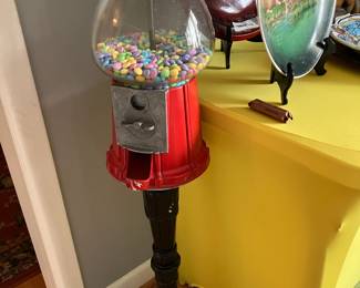 working gumball/candy dispenser
