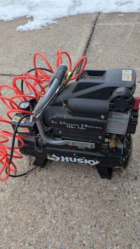 Husky 125 psi Electric Compressor with 3 Gal tank