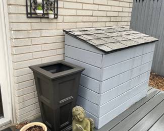 Planters, Outdoor Figurines