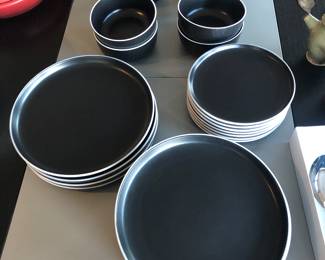 H2K black & white stoneware dish set - 23 pieces (service for 8 minus one salad plate) 