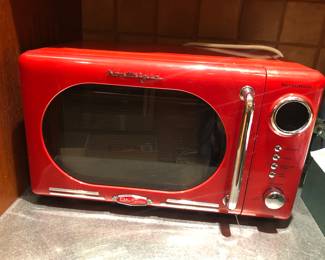 Nostalgia Retro Series red microwave (700 watts, 0.7 cu. ft)