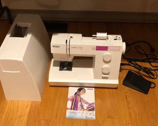 Pfaff hobby 1132 sewing machine with hard sided case