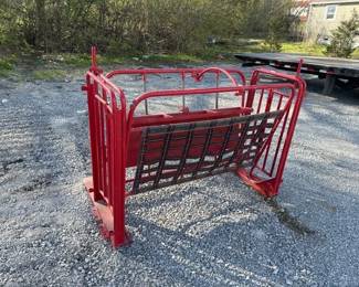CALF,SHEEP,AND GOAT SQUEEZE CHUTE