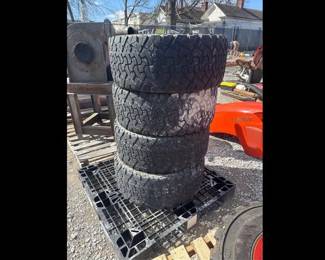 4 TIRES  33x12.50R22LT