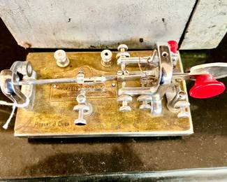 VIBROPLEX ANTIQUE TELEGRAPH MACHINE WITH BOX.