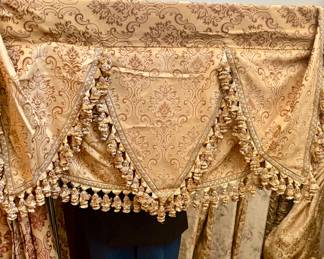 CURTAIN VALANCE.