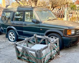 LAND ROVER DISCOVERY VEHICLE SUV 1999, AS IS.  LOOKING FOR A PROJECT?  THIS WOULD BE A FUN ONE!