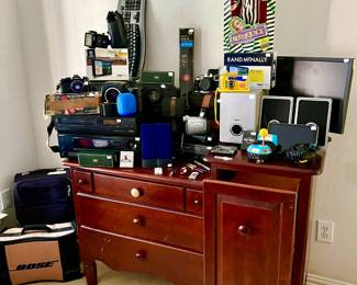 LOTS OF ELECTRONICS
