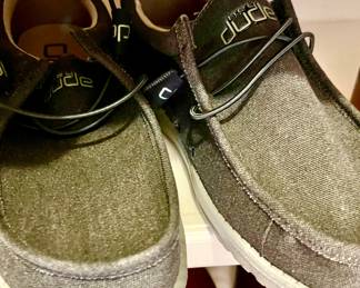 HEY DUDE SHOE SZ 12