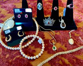 Freshwater pearls, gold and silver