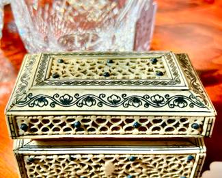 ANTIQUE 19TH CENTURY ANGLO INDIAN VIZAGAPATAM RING BOX.