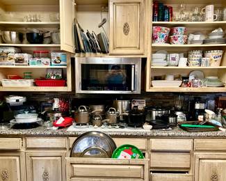 STOCKED KITCHEN!