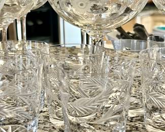 SO PRETTY!  FANTASTIC SHRIMP COCKTAIL ETCHED GLASSWARE AND CRYSTAL SMALL GLASSES.