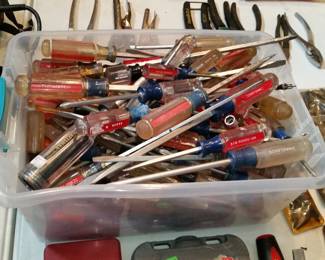 Assorted Craftsman screwdrivers