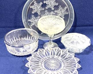 8608 - Lot of Glass Items
