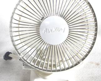 7759 - Air King Fan - 10" Tall You are buying a used as-is electric/electronic item. We do not guarantee all components are present, and if it is not expressly stated, it is untested.
