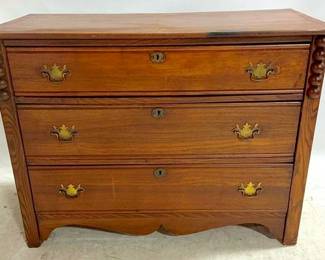 3106 - Vintage 3-drawer chest - 32 x 42 x 20 blemish on top
