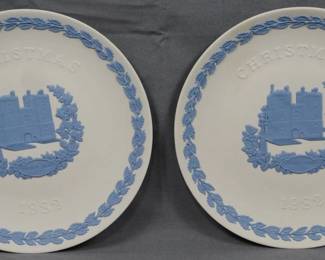 176 - 2 Wedgwood Christmas Plates 8.5" 1982

