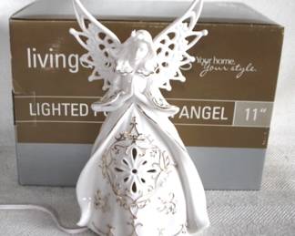 7593 - Lighted Porcelain Angel - 11" Tall w / Box You are buying a used as-is electric/electronic item. We do not guarantee all components are present, and if it is not expressly stated, it is untested.
