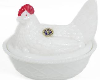 132 - Westmoreland Milk Glass Hen on Nest 5x6x4

