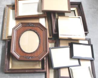7618 - Lot of Assorted Picture Frames
