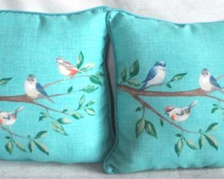 7601 - 2 Throw Pillows - 15" x 15"
