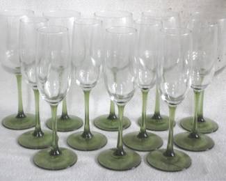 7992 - 12 Green / Clear Stems
