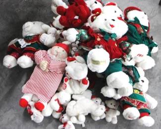 7621 - Lot of Stuffed Animals

