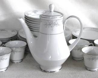 7936 - 41 Piece Set Noritake Legendary China
