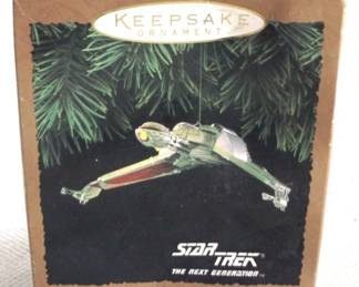7749 - Star Trek Hallmark Ornament You are buying a used as-is electric/electronic item. We do not guarantee all components are present, and if it is not expressly stated, it is untested.
