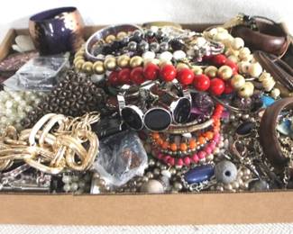 7699 - Lot of Costume Jewelry

