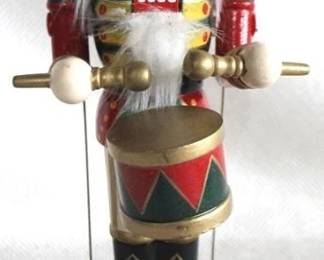 7701 - Musical Nutcracker - 12.5" Tall You are buying a used as-is electric/electronic item. We do not guarantee all components are present, and if it is not expressly stated, it is untested.
