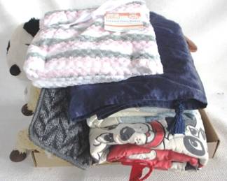 7922 - Lot of Assorted Linens
