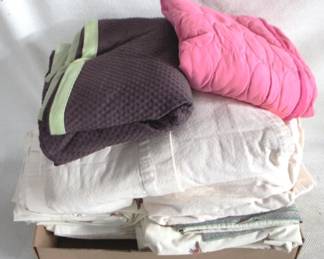 7973 - Lot of Assorted Linens
