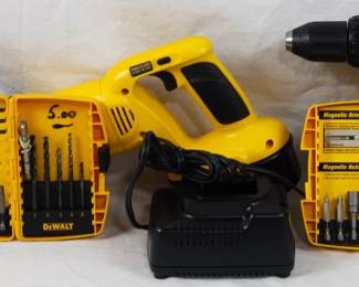 1482 - Dewalt Power Tools with Bag You are buying a used as-is electric/electronic item. We do not guarantee all components are present, and if it is not expressly stated, it is untested.
